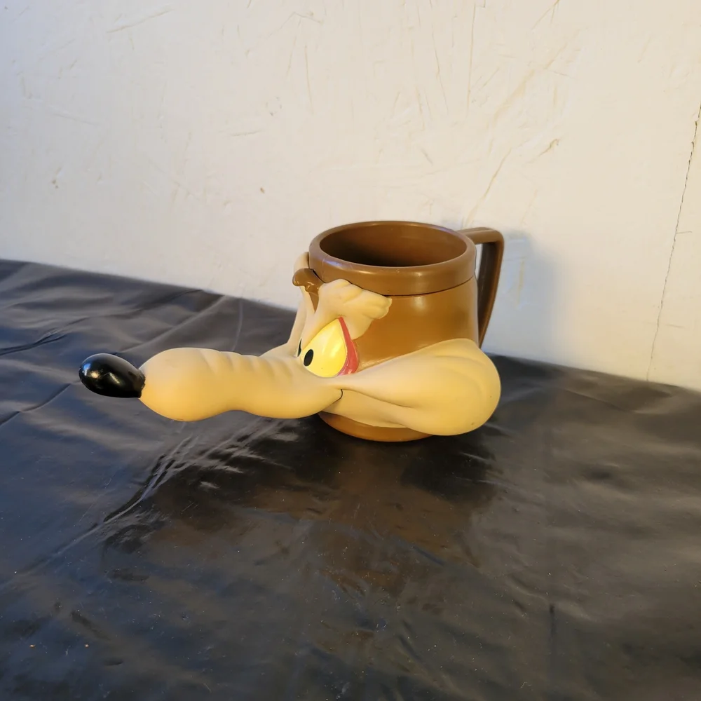 Warner Bros. Wile E. Coyote Looney Tunes 1993 Plastic Figural Mug 12 fl oz - Picture 2 of 10